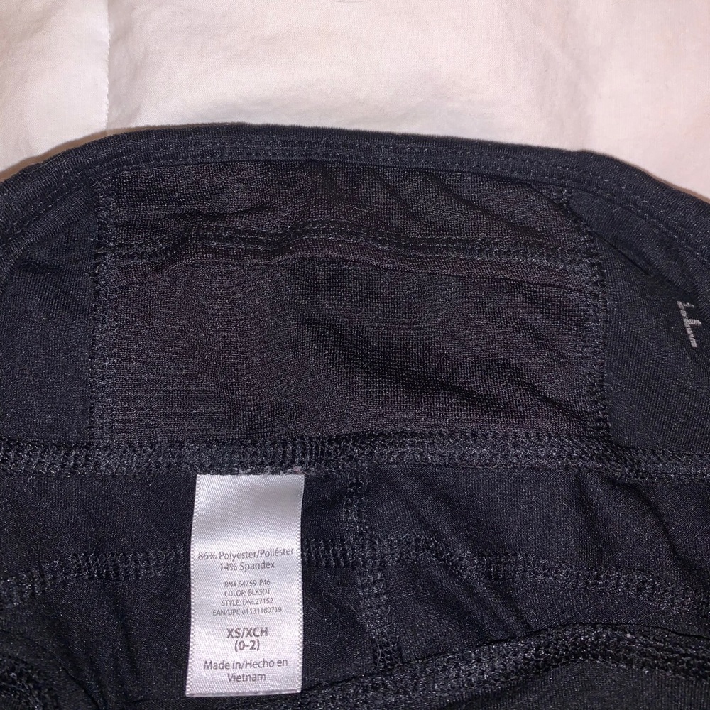Black Fitted Leggings - Picture 2 of 3